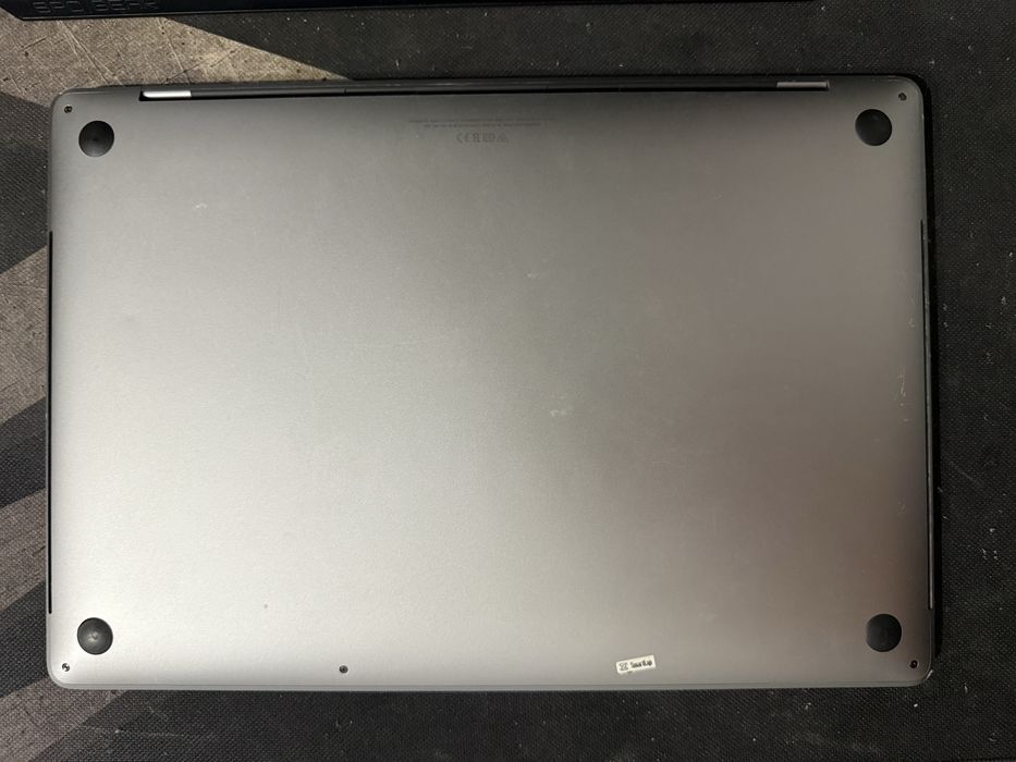 Macbook pro i7 16gb ram 512 gb 16 cali 2019