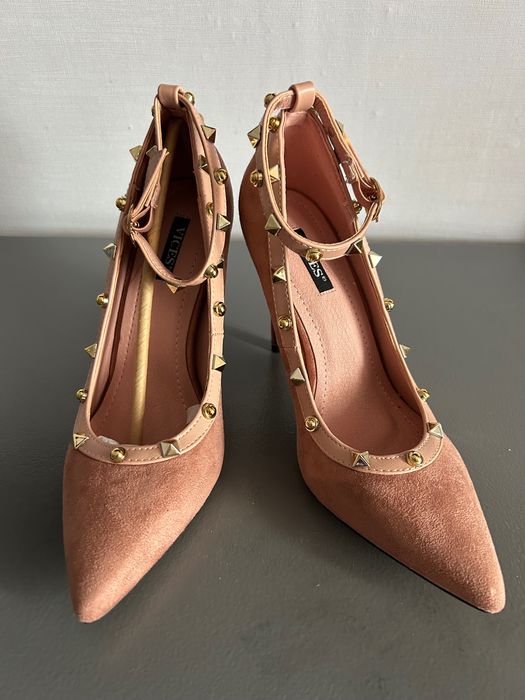 Туфлі на каблуку