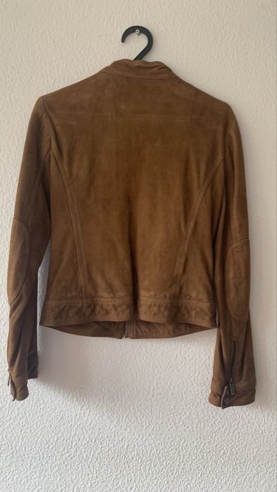 Casaco camel em camurça Massimo Dutti