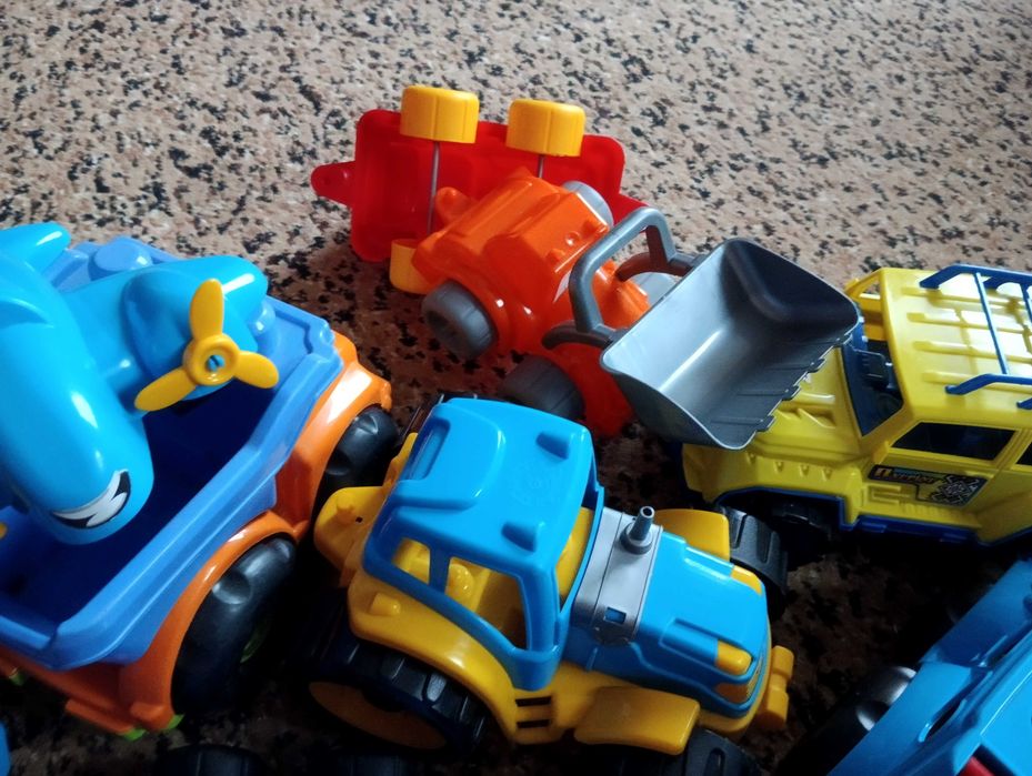 Игрушки разные для малышей