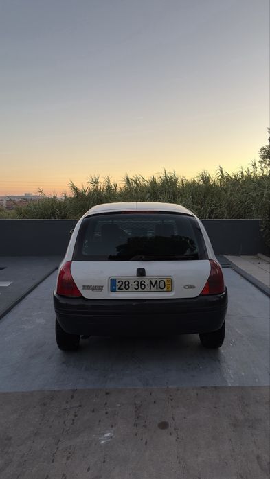 Renault Clio 1.9D comercial