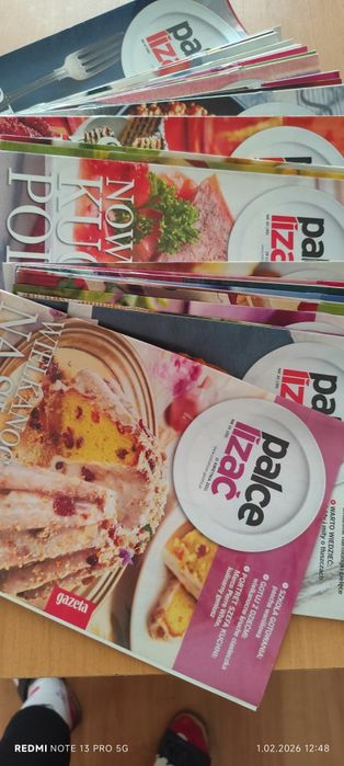Palce lizać gazeta czasopisma