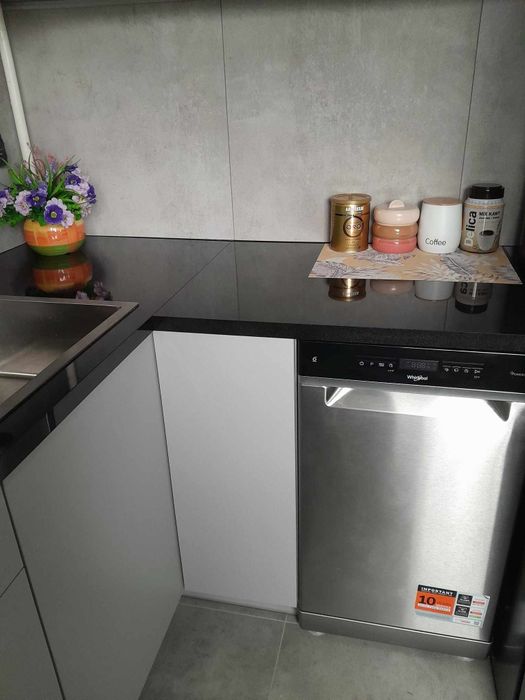 Parapety granitowe ,blaty kuchenne,schody,posadzki.