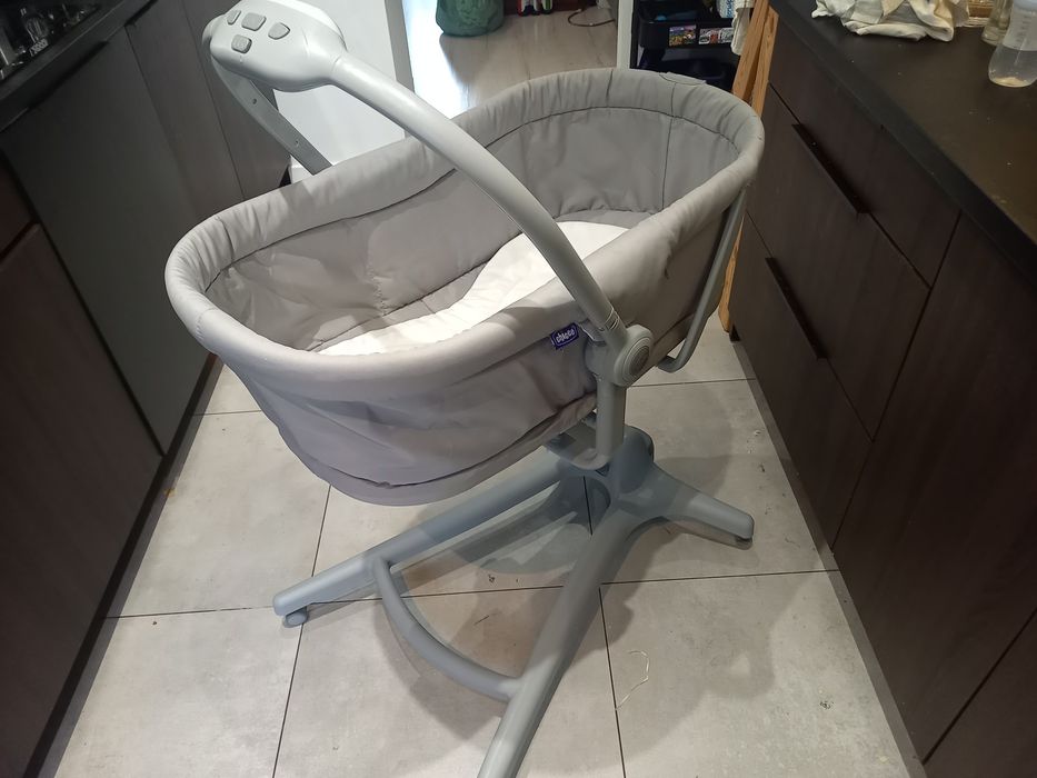 Łóżeczko dziecięce mobilne na kółkach Chicco Baby Hug 4w1