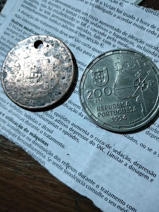 2 Moedas 200escudos e outra antiga