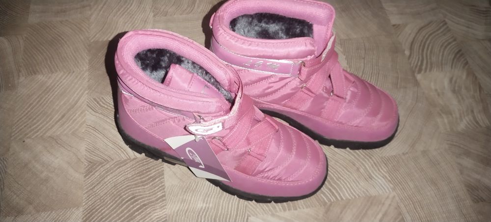 Продам зимові кросівки