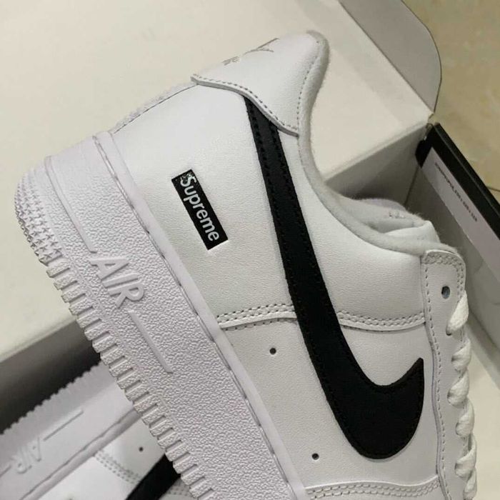 Nike Air Force 1 Supreme R. 40