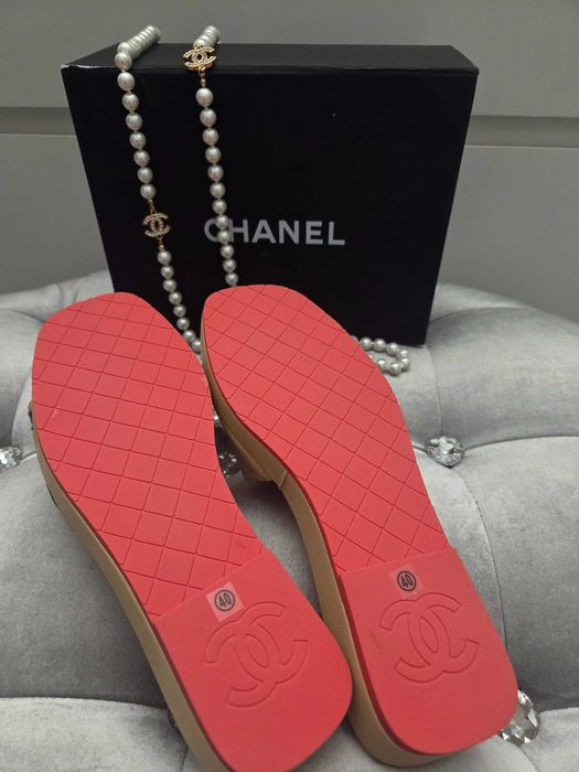 Klapki beżowe chanel