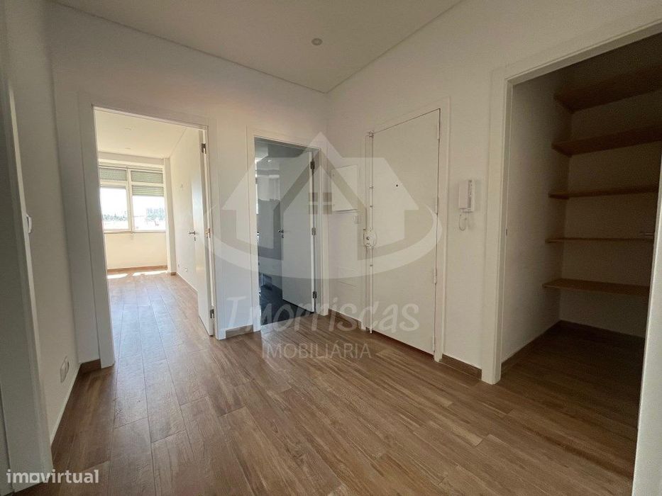 Apartamento T2 totalmente remodelado, localizado em Vialonga