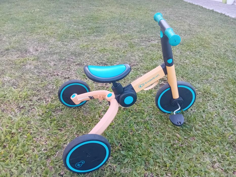 Triciclo evolutivo e dobrável kinderkraft