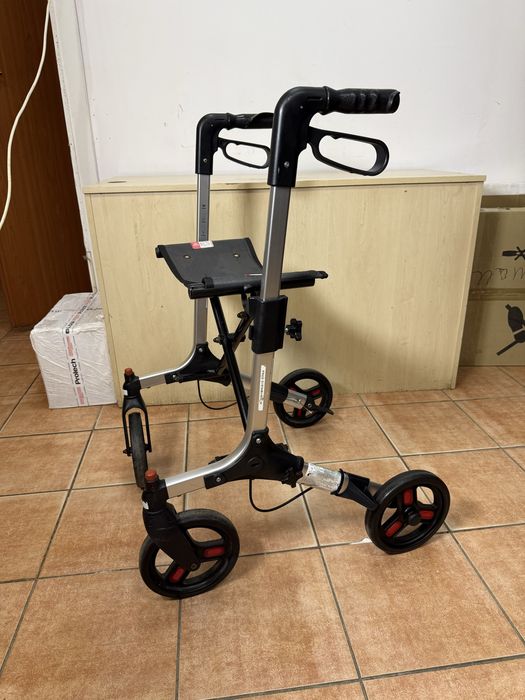 Ролятор ходунки алюмінієві з сидінням дуже легкі ,стан ІДЕАЛЬНИЙ!!!