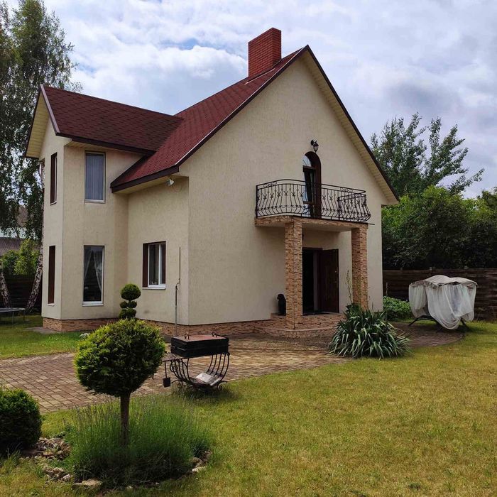 Новочасний будинок з меблями