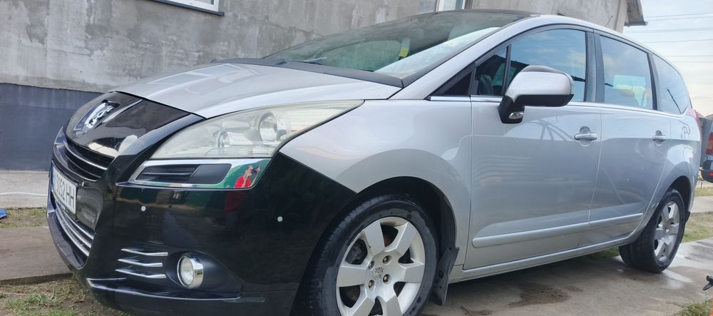Peugeot 5008 2010 рік
