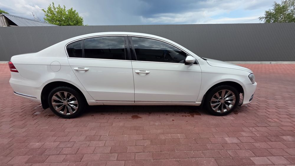 Passat B7 2011 2.0 дизель Автомат європа
