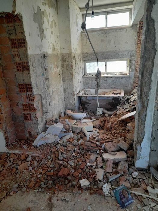 Demolicao/Entulhos/Limpeza Geral.