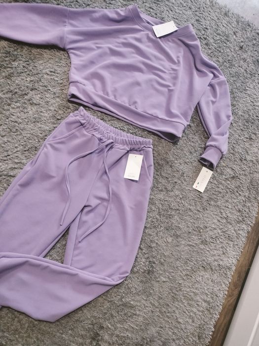 Przepiękny dres przepiękny kolor