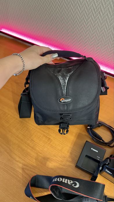 Canon eos1100d ( дзеркальний фотоапрат )ідельно підійде для новачка