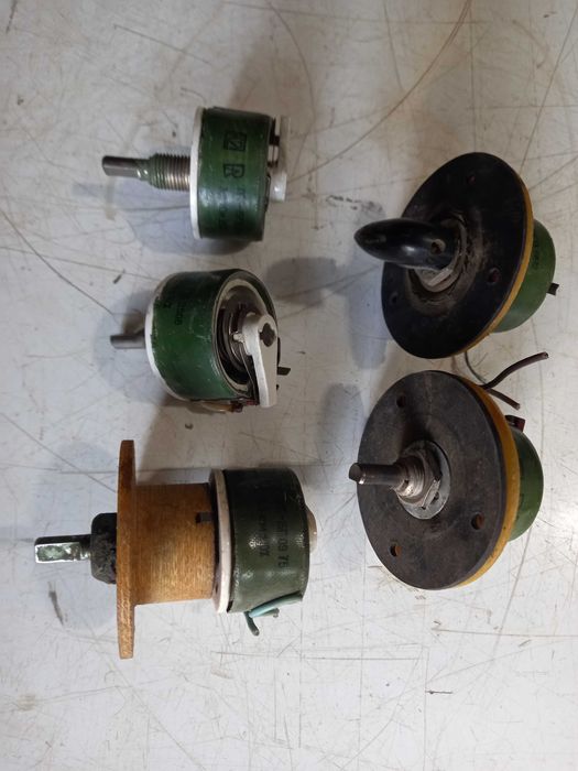 Переменные резисторы ППБ-15Г 3.3кОм.   10кОм.