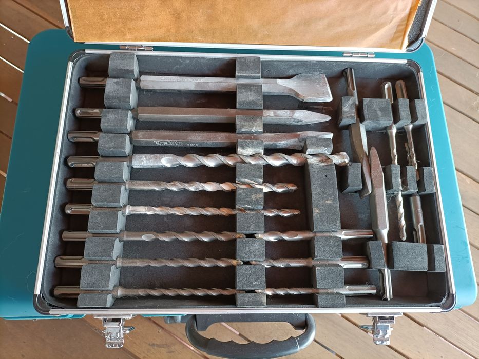 Makita HR 2470 Lightweight Hammer, 780 W, 220 V
Makita HR2470