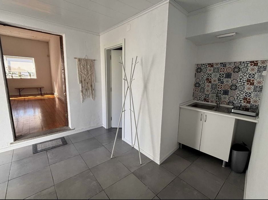 Sala-Estúdio multiusos com 30m2, aluguer à hora/dia