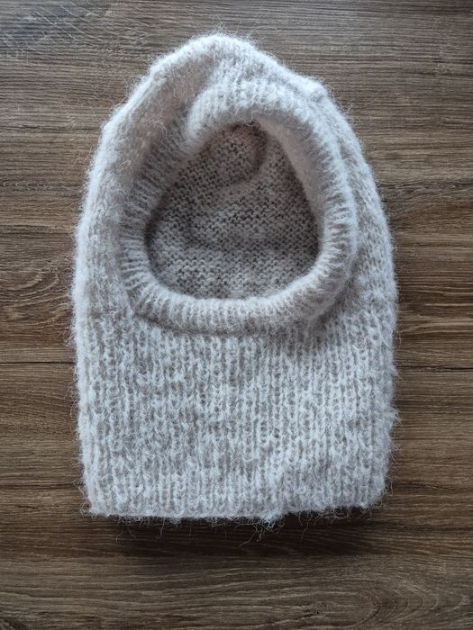 Balaclava kapturek złamana biel handmade