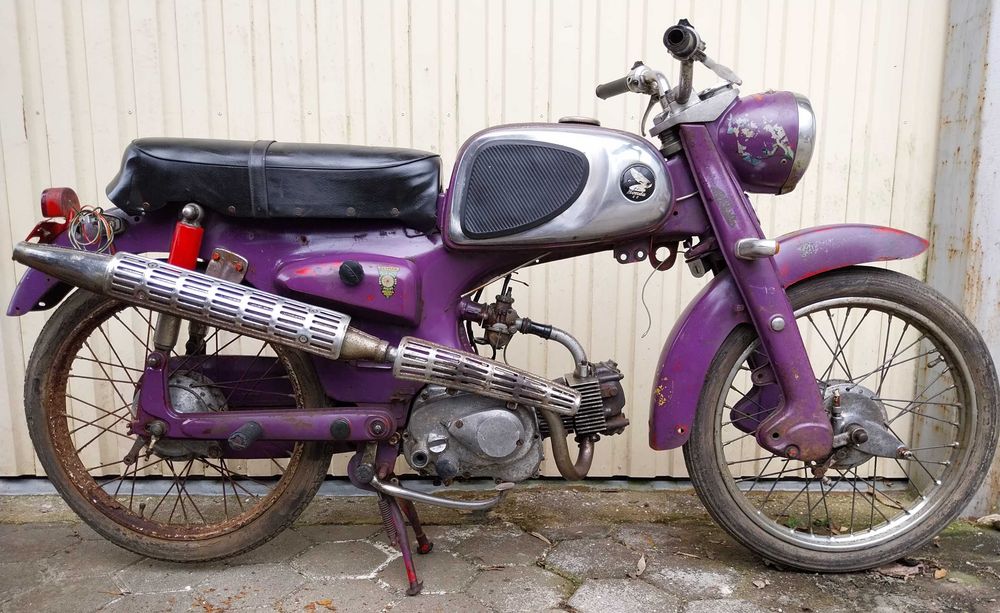 Honda C110 c/doc. único + peças