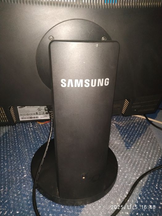 Монітор Samsung SyncMaster 2443BW.