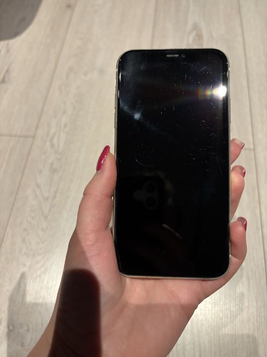 Telefon IPhon 11 64 GB