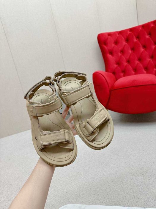Balenciaga Buty, sandaly klapki, skora 080217