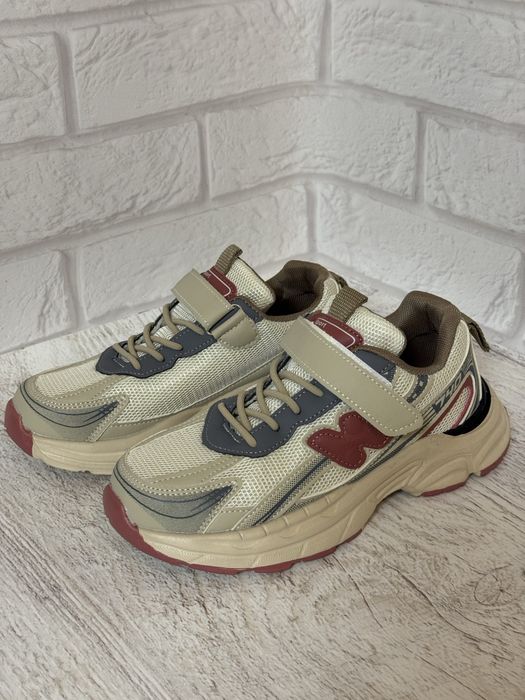 Новые весенние кроссовки на девочку