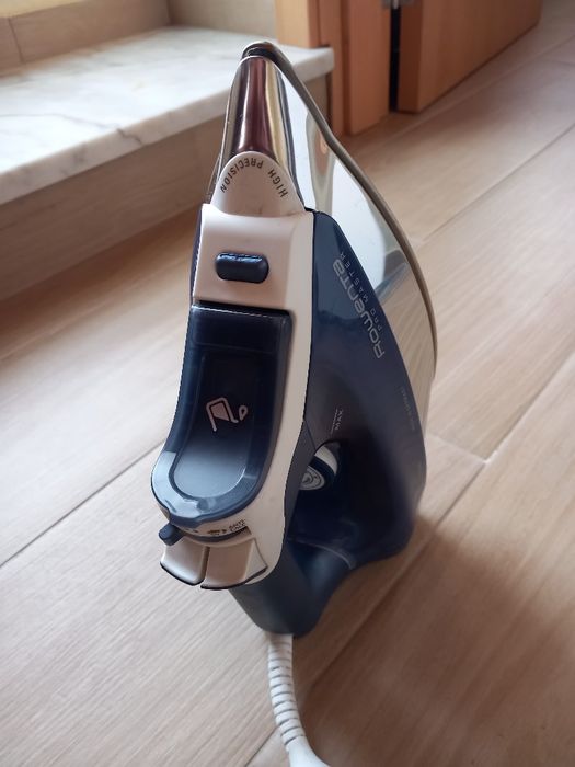 Ferro de Engomar Rowenta Pro Master 2700W