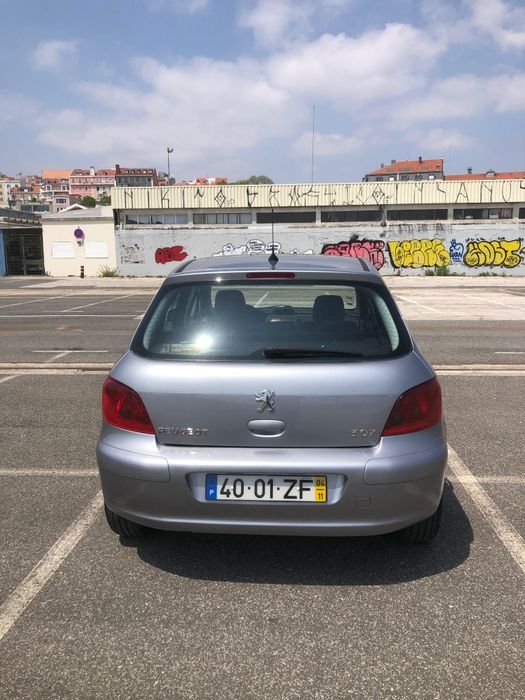 Peugot 307  1.4 - Gasolina 2004