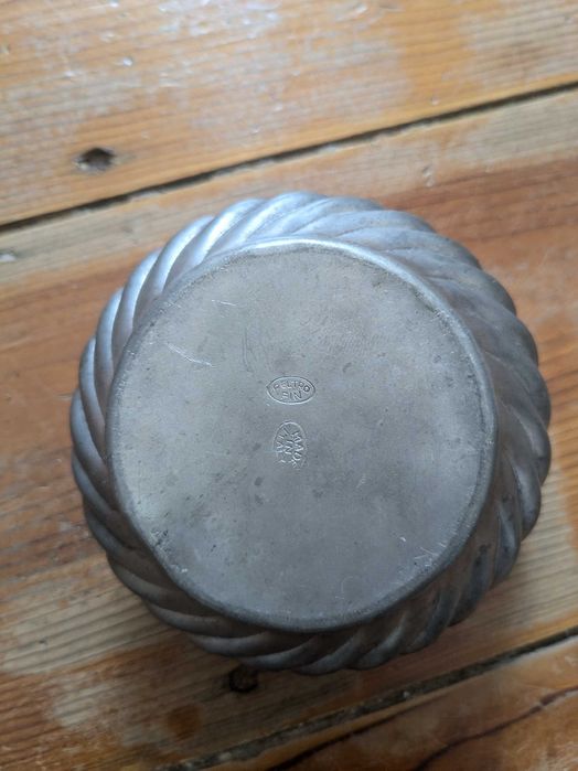 Vaso para flores em estanho