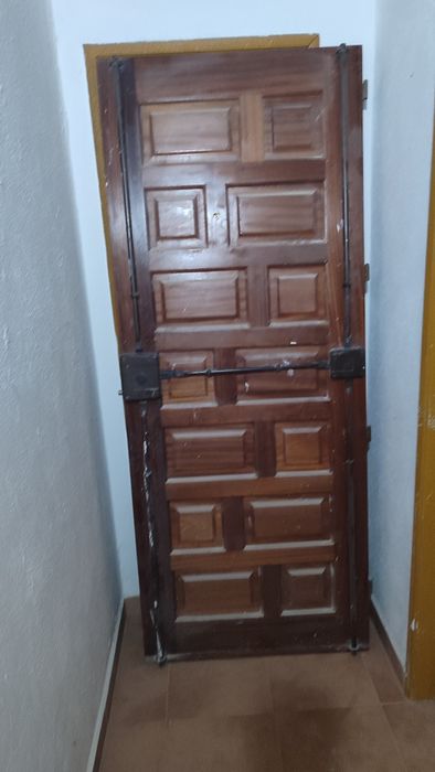 Porta maciça esquerda, 12 almofadas