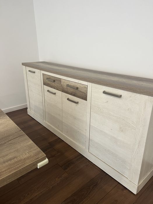 Conjunto sala jantar. Mesa aparador e cadeiras