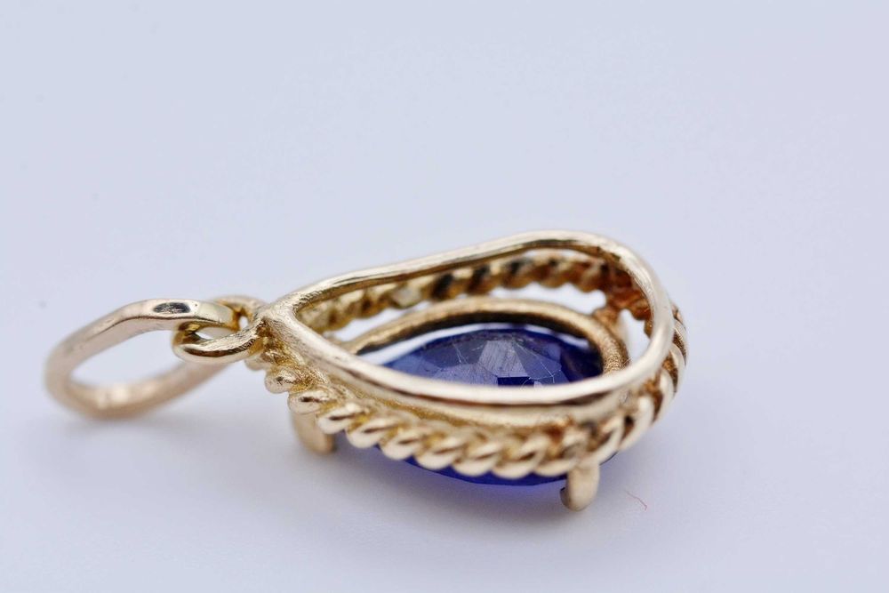 Piękna zawieszka ze złota 585 z dużym niebieskim szafirem łezka 1,35ct