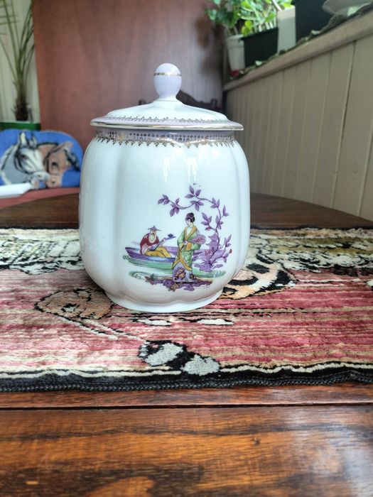 Бисквитница. Фарфор.Silrsia.