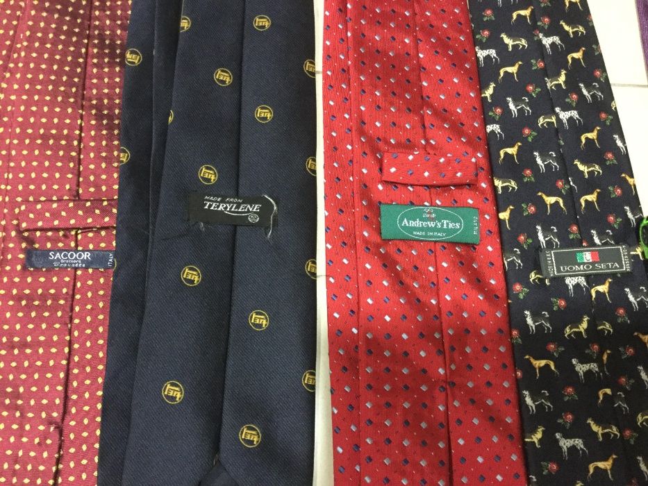 gravatas de vários modelos