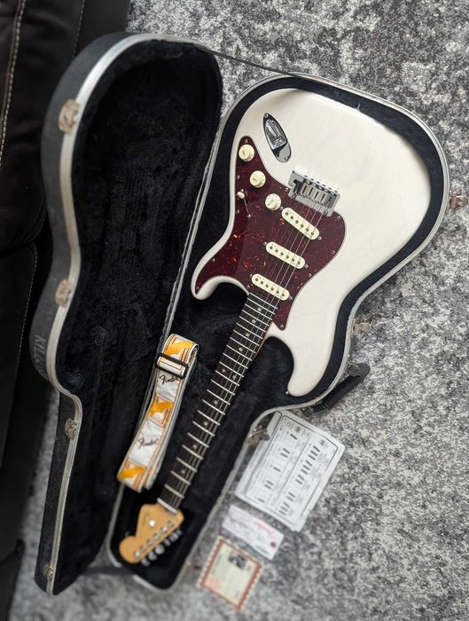 Fender American Deluxe Stratocaster White Blonde + Кейс