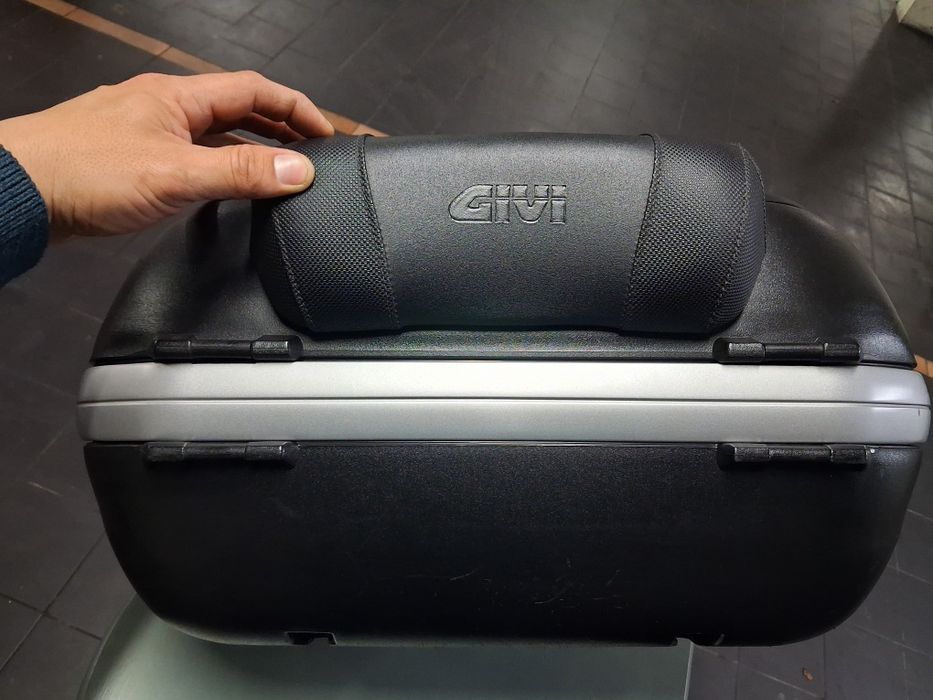 Top case givi v46 com base