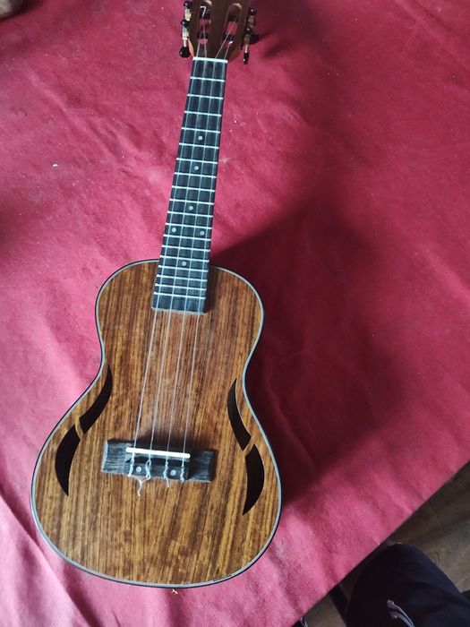 Ukulele koncertowe segovia 24C