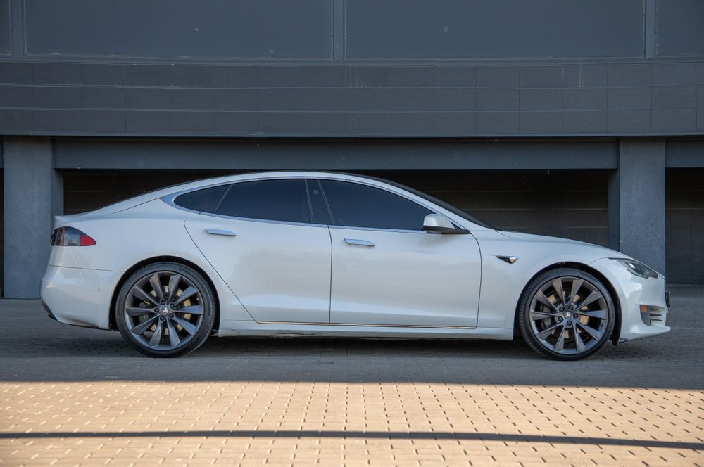 Продам Tesla Model S
