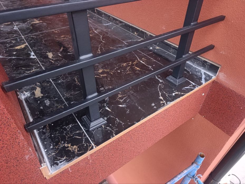 Виробництво та монтаж; Перил, Сходів