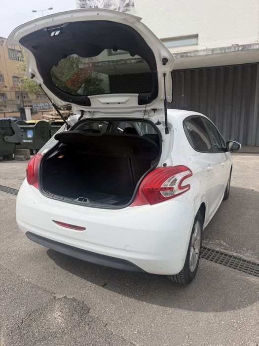 Peugeot 208.