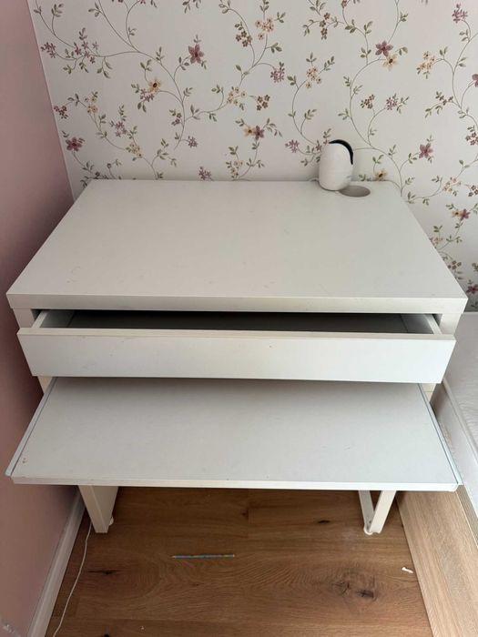 Biurko białe Ikea Micke