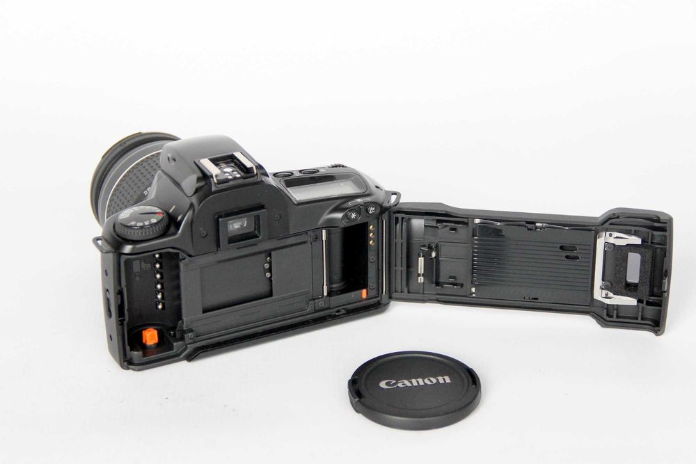Фотоапарат Canon EOS 3000
