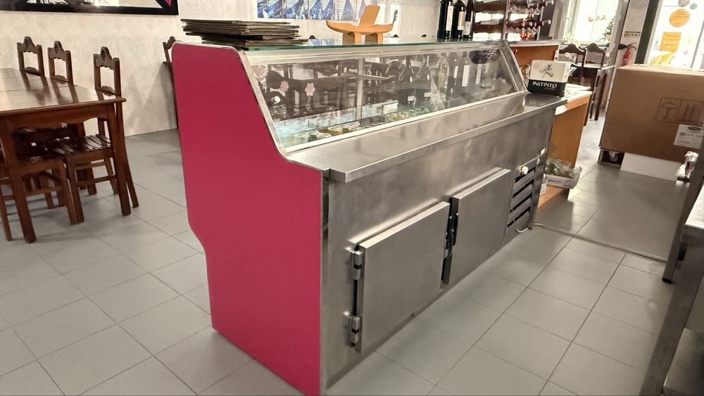 Vitrine Refrigerada Profissional para Pastelaria / Café