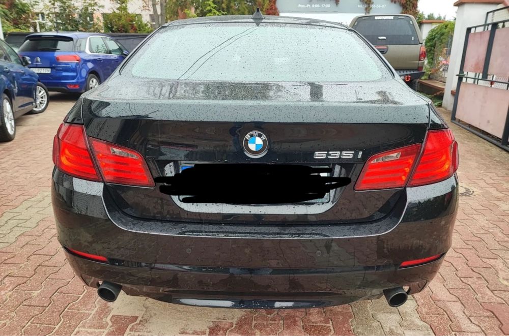 Zderzak tyl f10 kolor 668 (schwarz II) w kolor