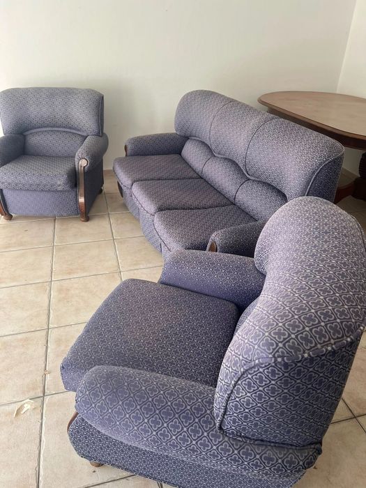 Conjunto de sofá e duas poltronas em azul