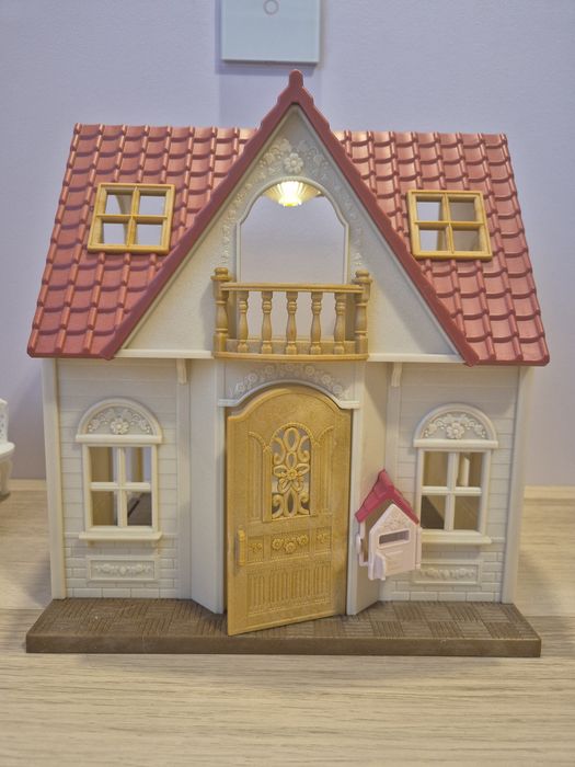 Sylvanian Families domek + auto + wyposażenie + króliczki + gratis latarnia